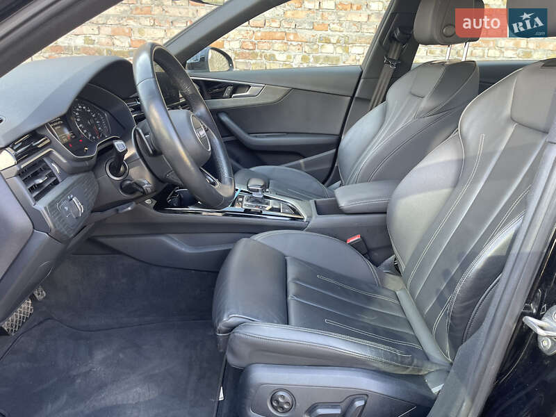 Седан Audi A4 2021 в Ровно