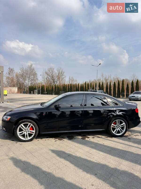 Седан Audi A4 2015 в Ивано-Франковске