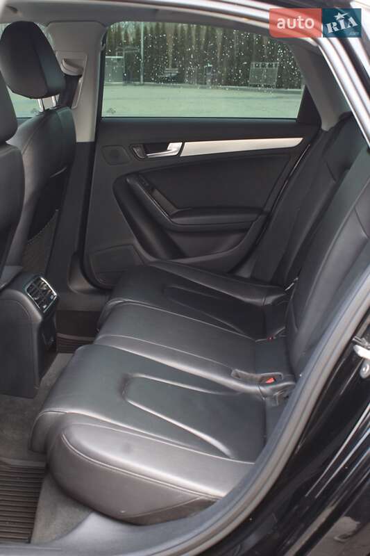 Седан Audi A4 2015 в Ивано-Франковске