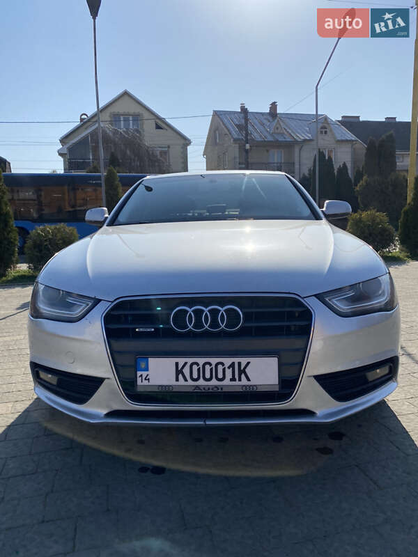 Седан Audi A4 2012 в Ужгороде