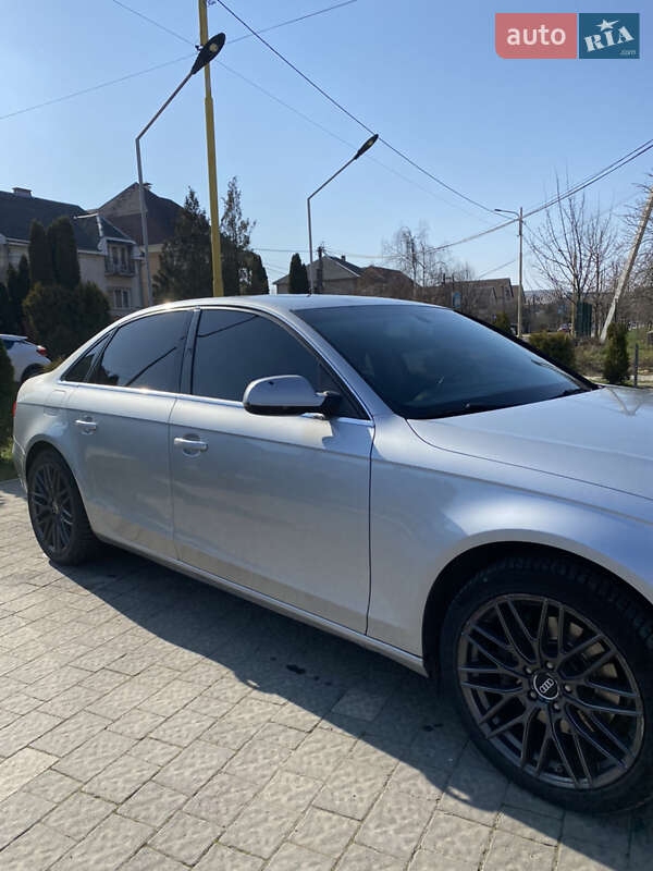 Седан Audi A4 2012 в Ужгороде