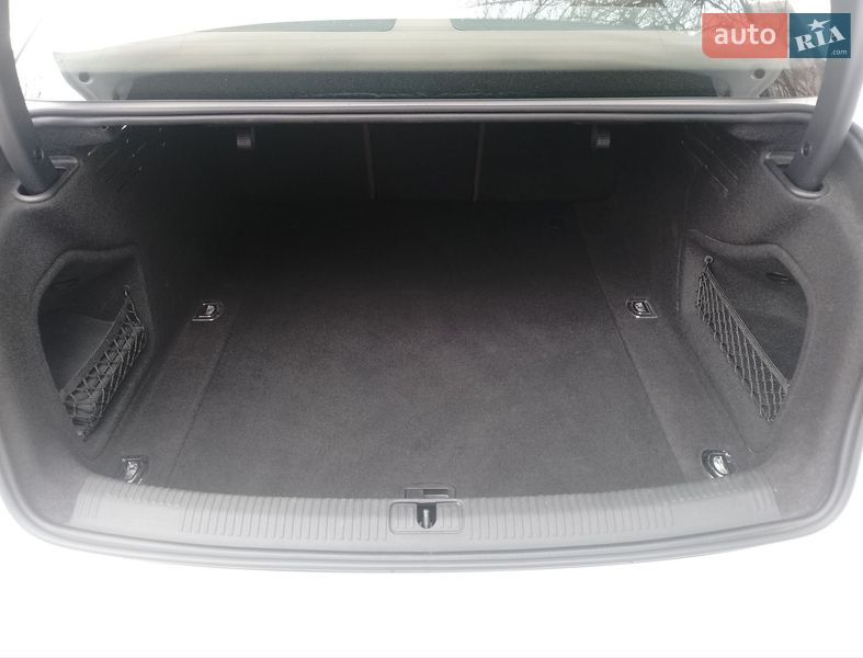 Седан Audi A4 2016 в Киеве