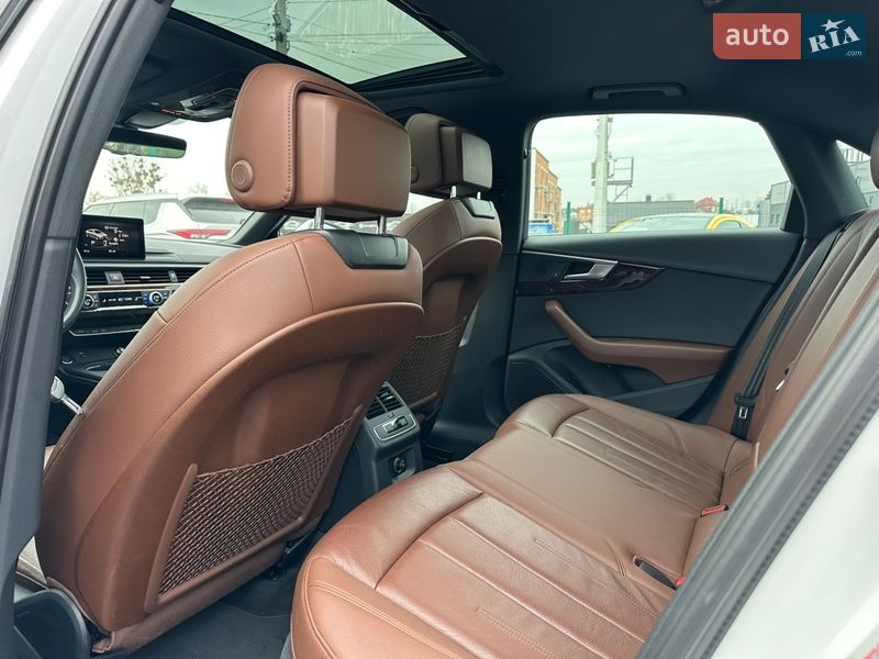 Седан Audi A4 2019 в Львові