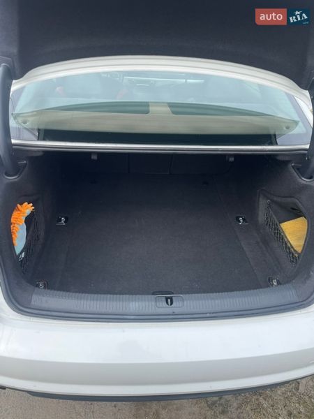 Седан Audi A4 2016 в Львові