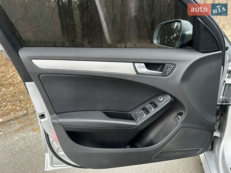 Седан Audi A4 2013 в Обухове