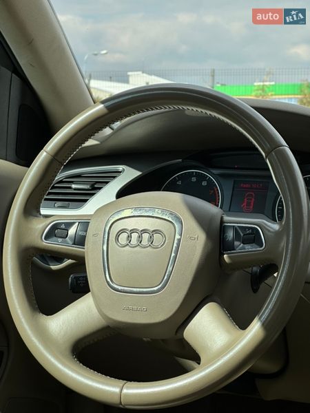 Седан Audi A4 2012 в Львове