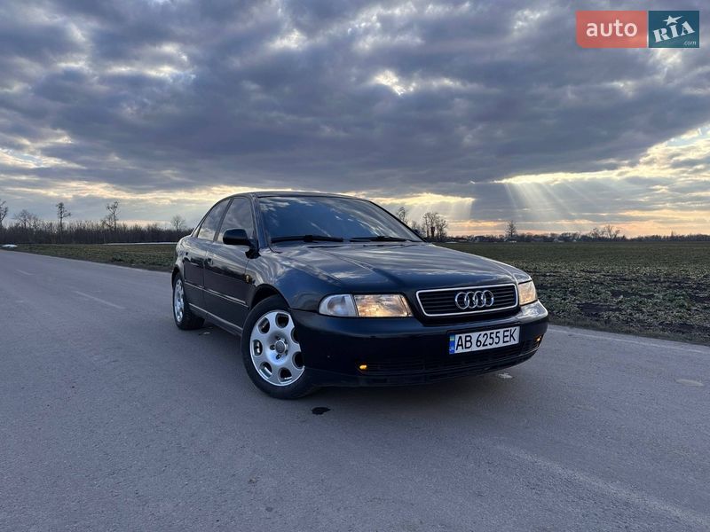 Седан Audi A4 1998 в Виннице