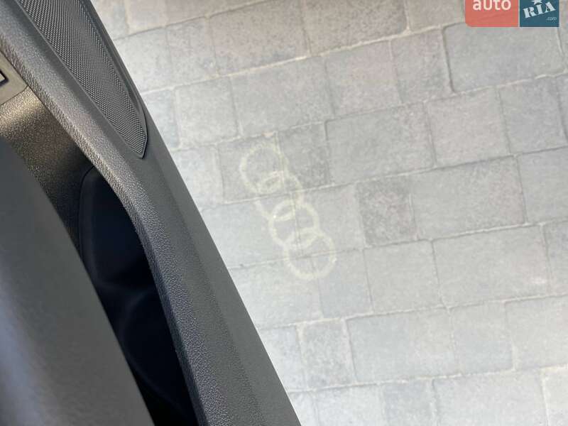 Седан Audi A4 2021 в Львове