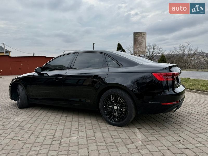 Седан Audi A4 2017 в Черновцах