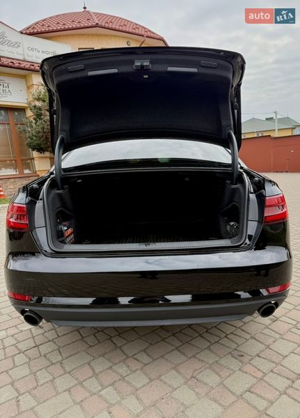 Седан Audi A4 2017 в Черновцах