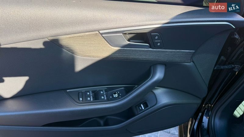 Седан Audi A4 2017 в Киеве