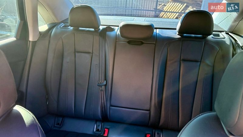 Седан Audi A4 2017 в Киеве