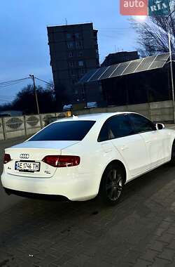 Седан Audi A4 2011 в Кривом Роге
