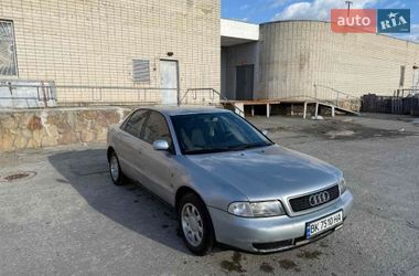 Седан Audi A4 1997 в Вараше