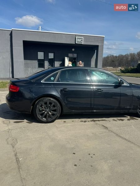 Седан Audi A4 2011 в Львове