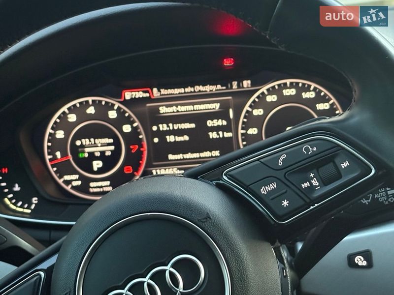 Седан Audi A4 2016 в Ромнах