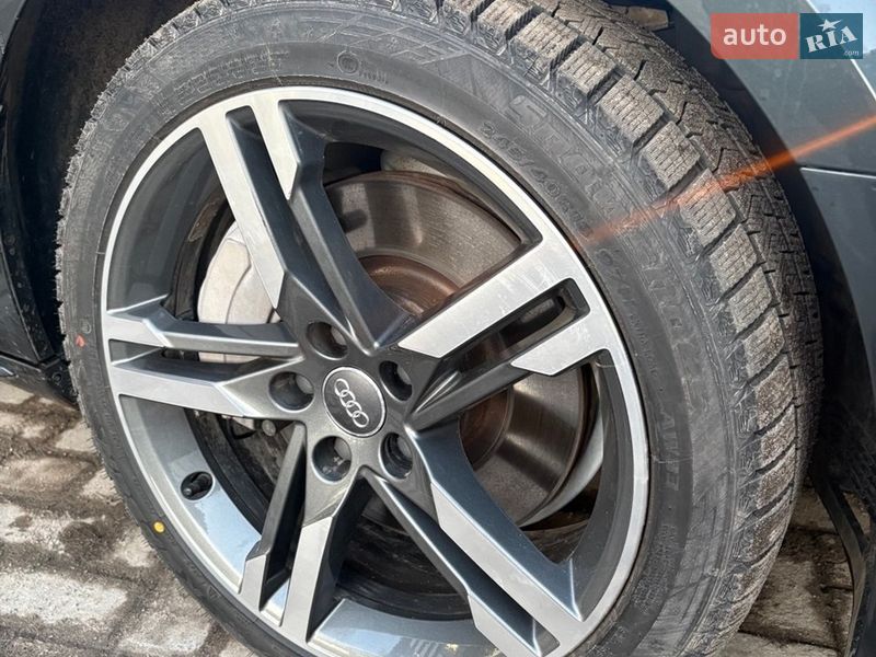 Седан Audi A4 2016 в Ромнах