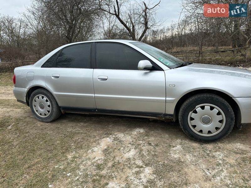 Седан Audi A4 2000 в Новой Ушице