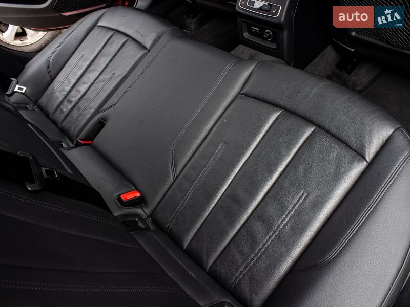 Седан Audi A4 2019 в Львові