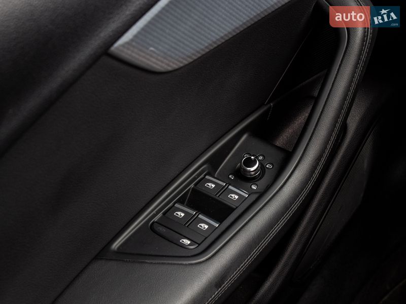 Седан Audi A4 2019 в Львові