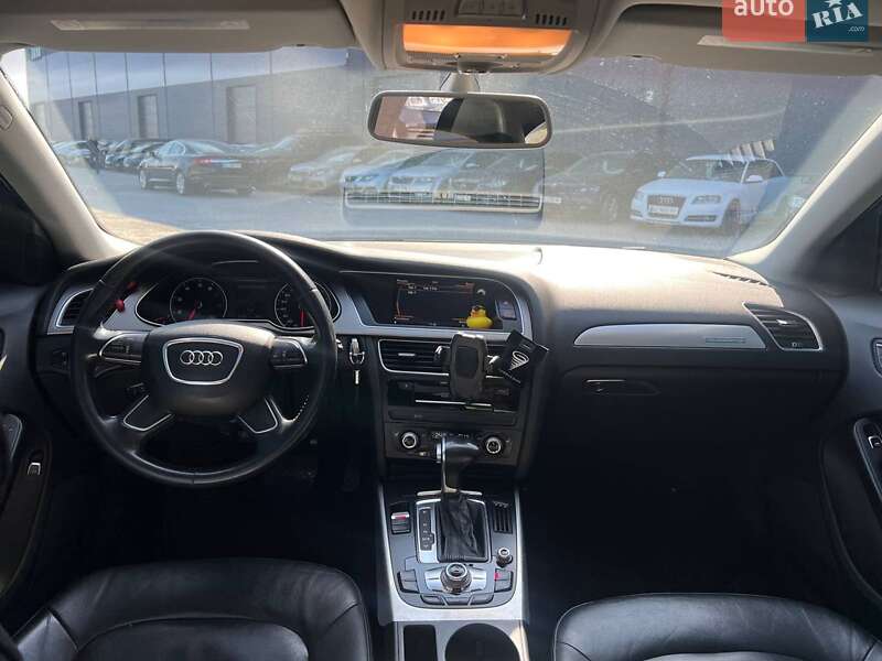 Седан Audi A4 2014 в Львове