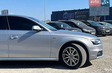 Седан Audi A4 2014 в Львове