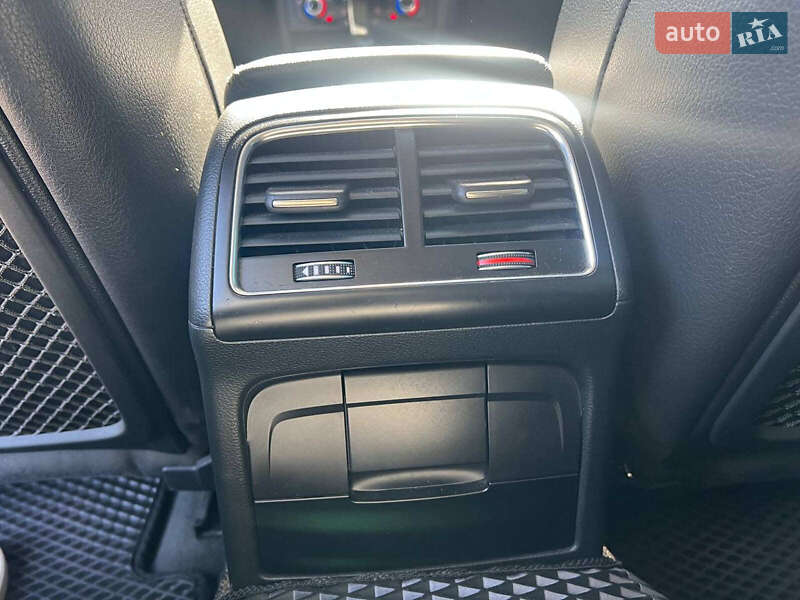 Седан Audi A4 2014 в Львове