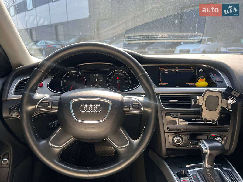 Седан Audi A4 2014 в Львове