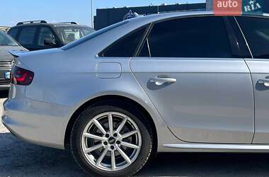 Седан Audi A4 2014 в Львове