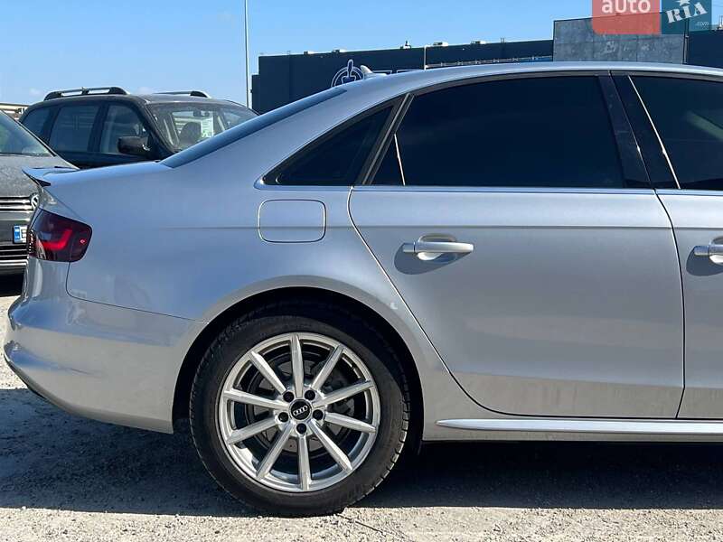 Седан Audi A4 2014 в Львове