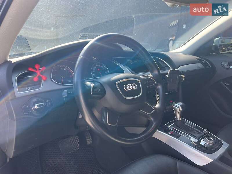 Седан Audi A4 2014 в Львове