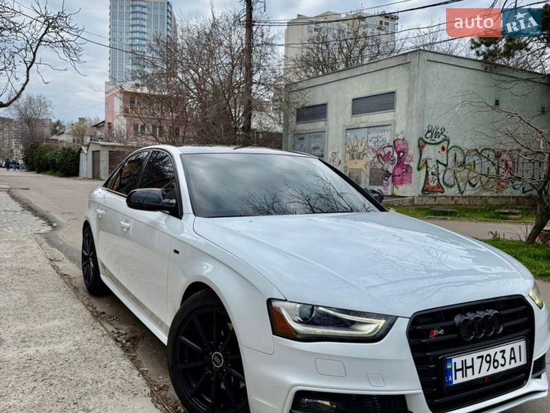 Седан Audi A4 2015 в Одесі