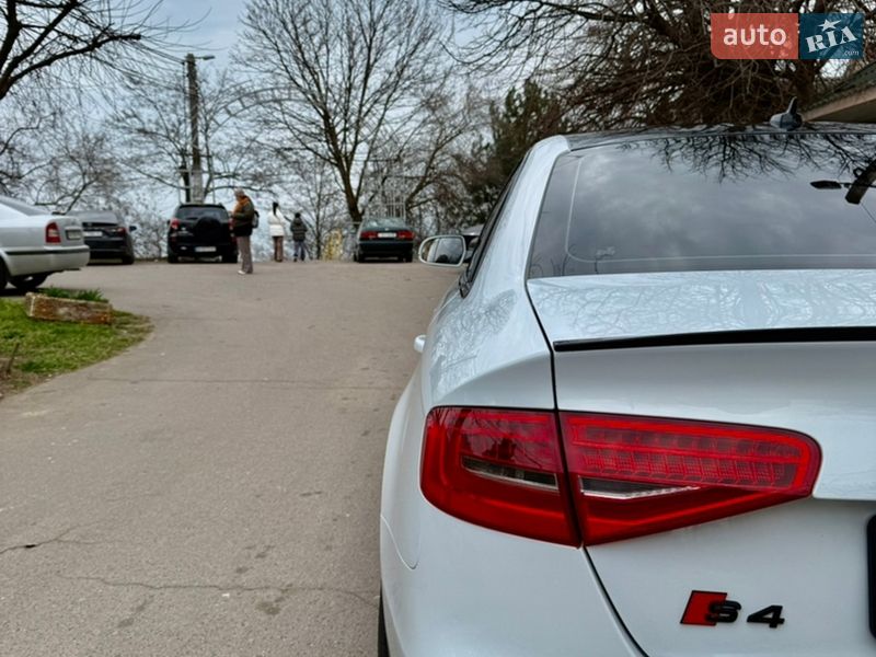 Седан Audi A4 2015 в Одесі