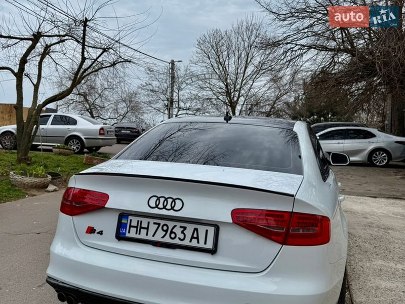 Седан Audi A4 2015 в Одесі