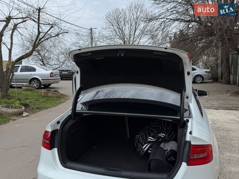 Седан Audi A4 2015 в Одесі