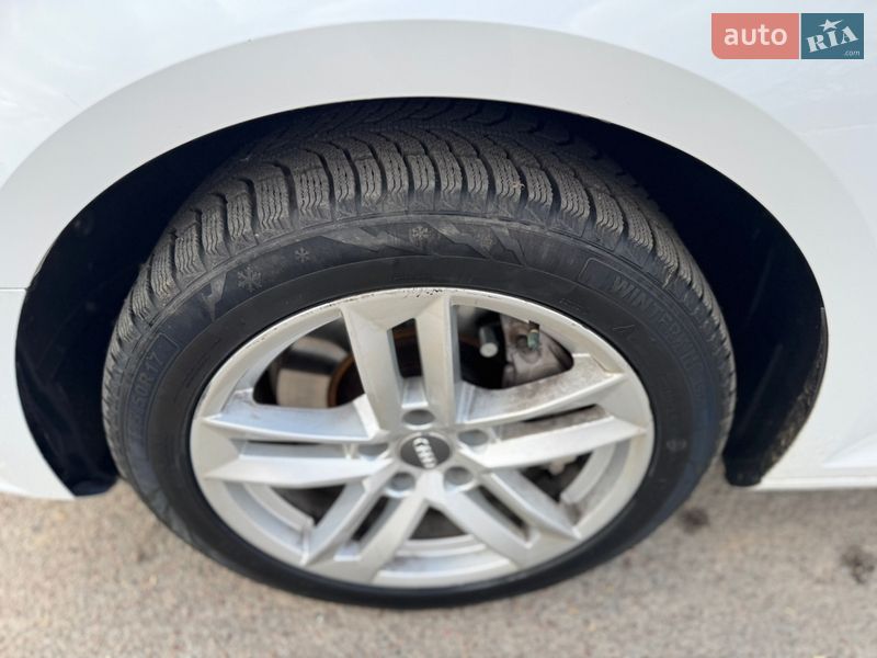 Седан Audi A4 2017 в Чернигове