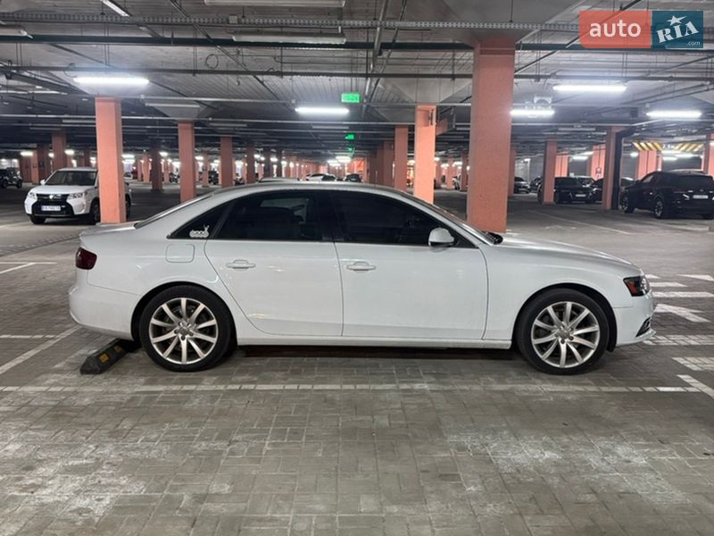 Седан Audi A4 2013 в Киеве
