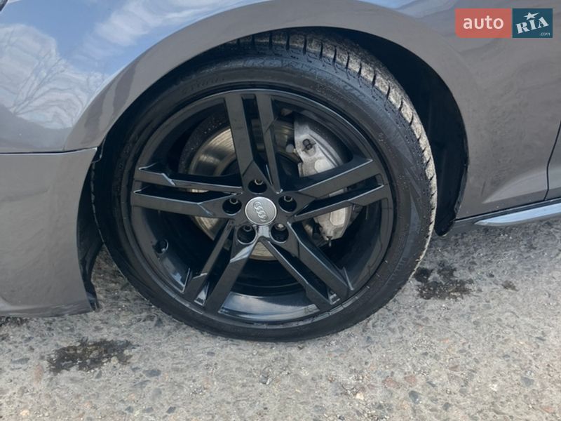 Седан Audi A4 2018 в Обухове