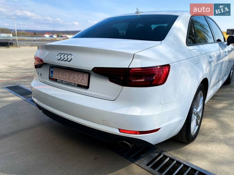 Седан Audi A4 2017 в Ужгороді