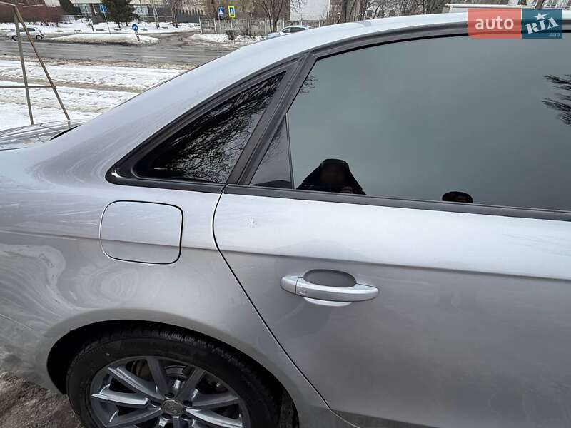 Седан Audi A4 2015 в Києві