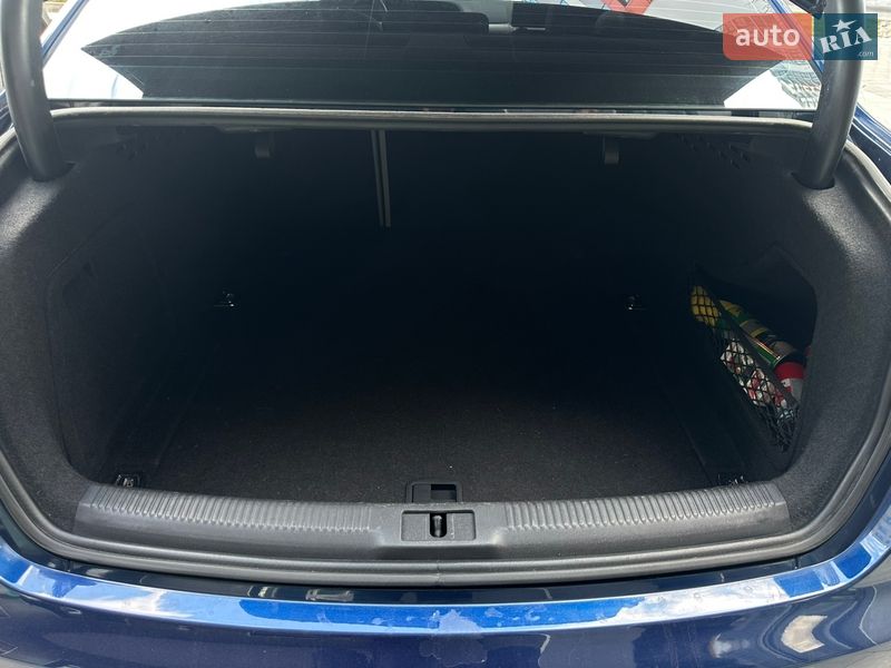 Седан Audi A4 2014 в Киеве фото 20 Седан Audi A4 2014 в Киеве