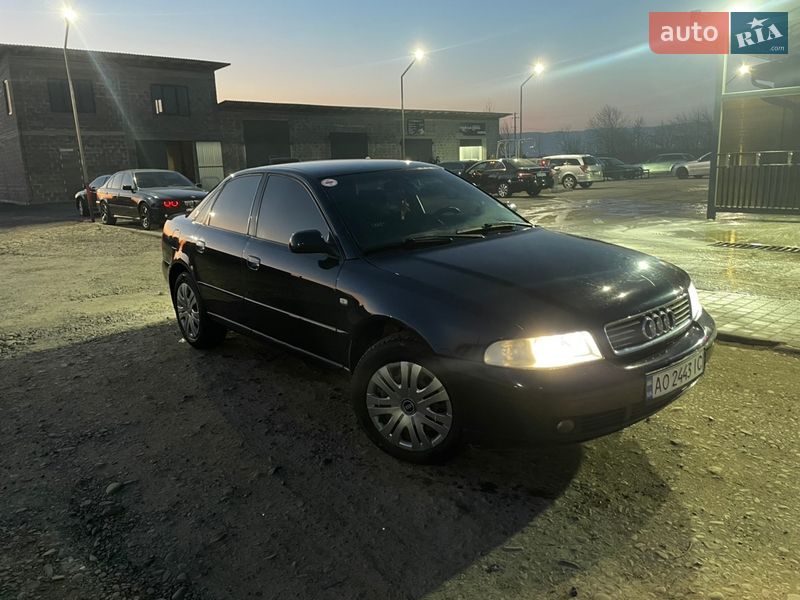 Седан Audi A4 2000 в Хусте