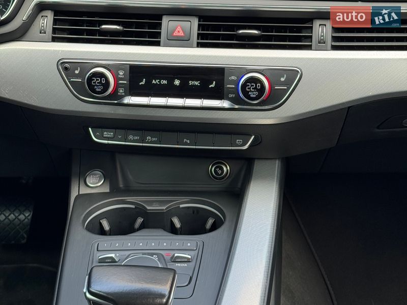 Седан Audi A4 2017 в Киеве