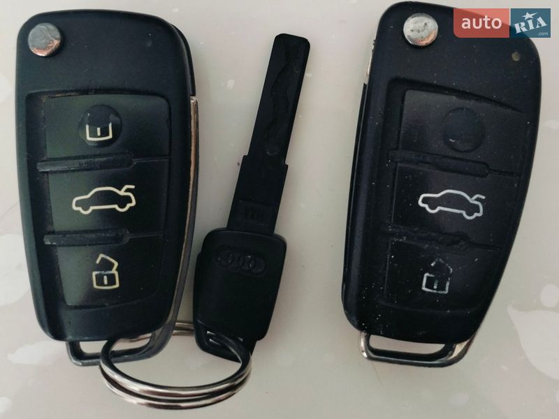 Седан Audi A4 2004 в Радомышле