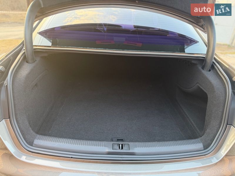 Седан Audi A4 2012 в Києві