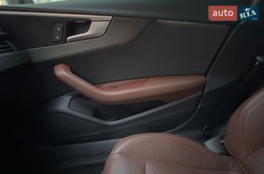Седан Audi A4 2018 в Киеве