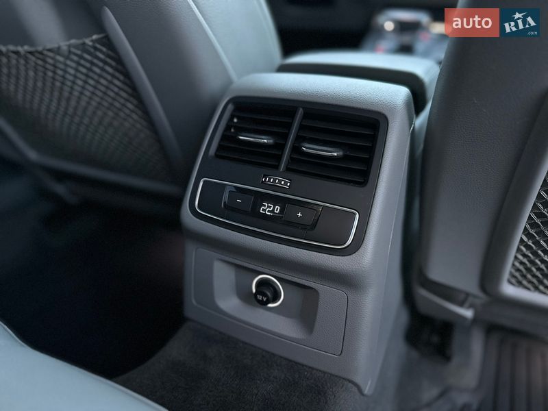 Седан Audi A4 2018 в Киеве