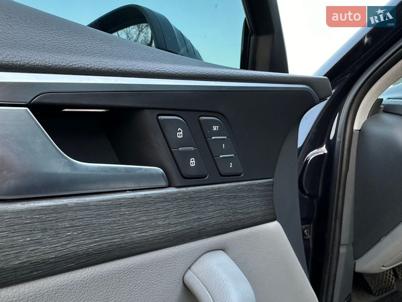 Седан Audi A4 2018 в Киеве
