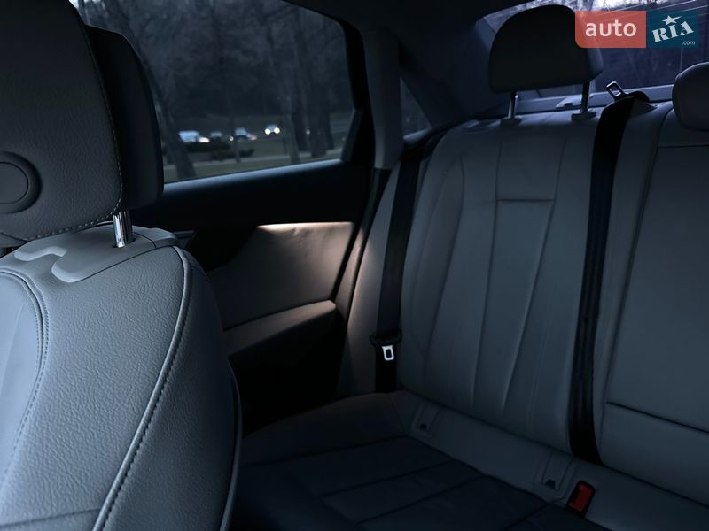 Седан Audi A4 2018 в Киеве