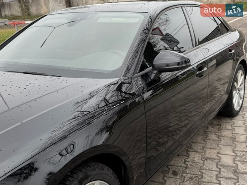 Седан Audi A4 2017 в Ромнах